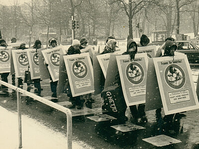 Demonstrationszug durch Bremen zum Früchteboykott, 22.03.1980. Bestand AddF Kassel, Sign.: A-F-NLK33-422-14-01. Rechte vorbehalten, freier Zugang.