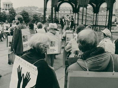 Demonstration der Anti-Apartheid-Bewegung in Stuttgart, ca. 1980. Bestand AddF Kassel, Sign.: A-F-NLK33-423-3-01. Rechte vorbehalten, freier Zugang.